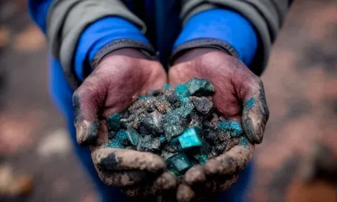 Trung Quốc độc chiếm kho báu ‘kim cương xanh’: Nắm quyền kiểm soát toàn chuỗi cung ứng, chỉ 1 quyết định nhỏ cũng gây thiệt hại tương đương lệnh cấm dầu mỏ