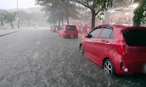 Mưa lớn kéo dài, miền Trung có thể đón lũ