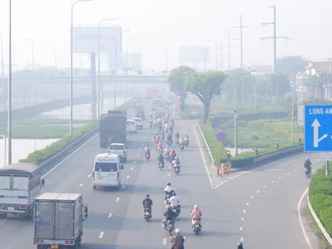 TPHCM sương mù bao phủ, bụi mịn vượt ngưỡng